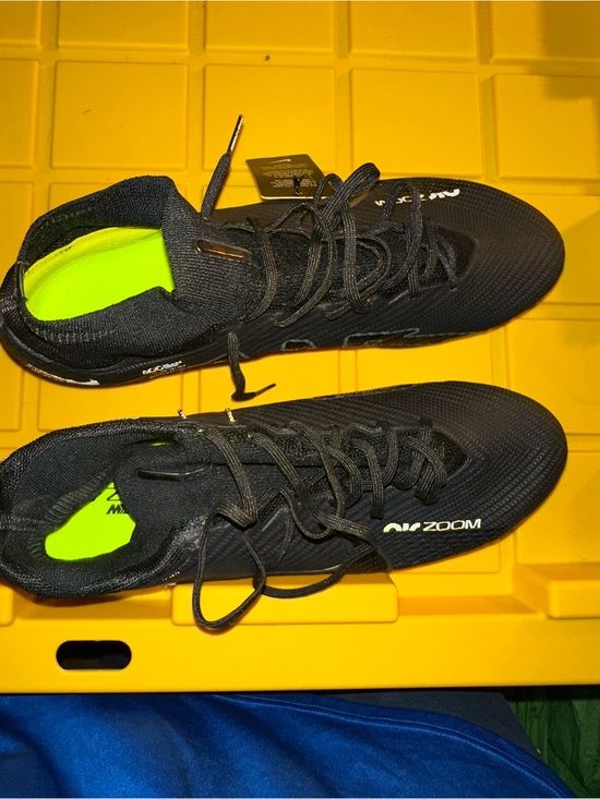 Athletic_Shoes